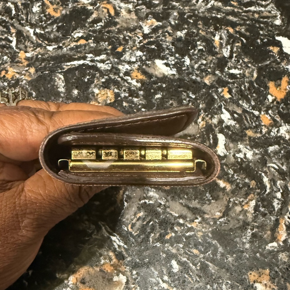 LOUIS VUITTON Damier Keyholder - Picture 8 of 10